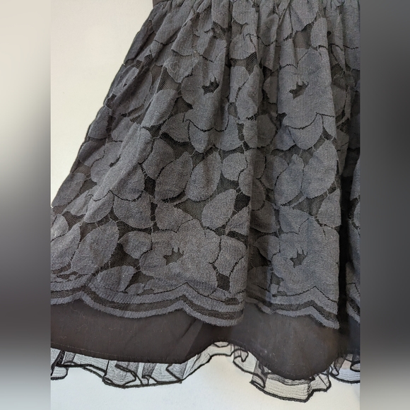 Floofy Floral Lace Dress - Picture 3 of 5